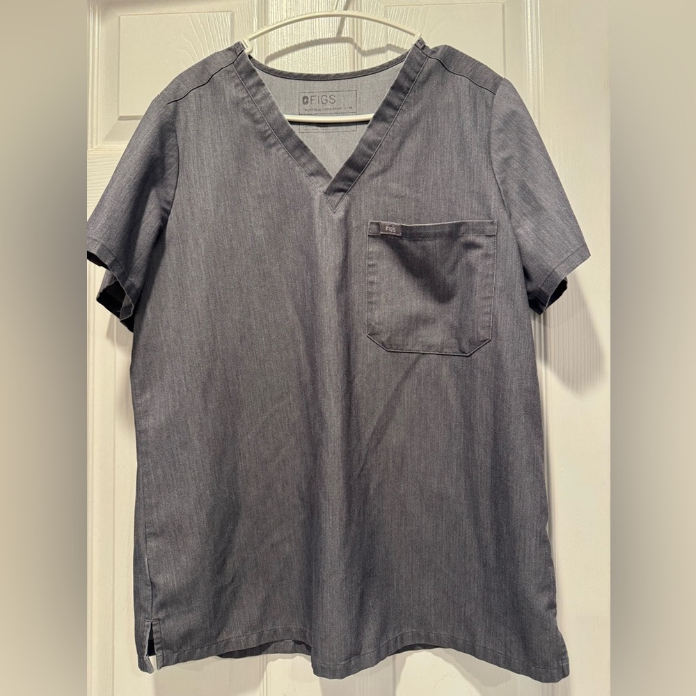 Women’s Graphite Catarina One Pocket Scrub Top & Petite Jogger Scrub Pants